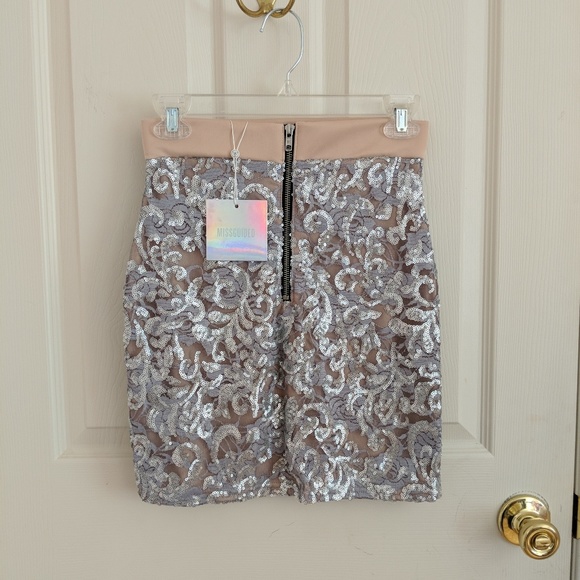 Sequin mini skirt with slit - Picture 2 of 5